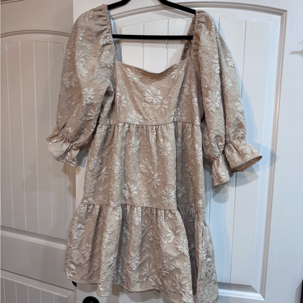 entro Tan with Cream Floral Puff-Sleeve Tunic Dress